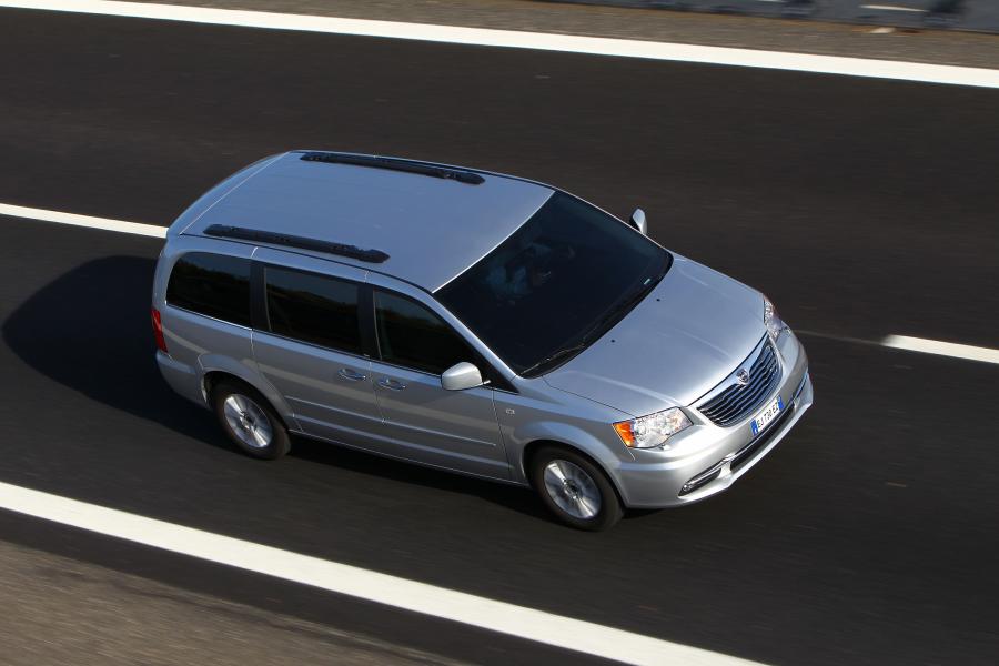  Lancia Voyager 2011 года  (фото 27 из 66)